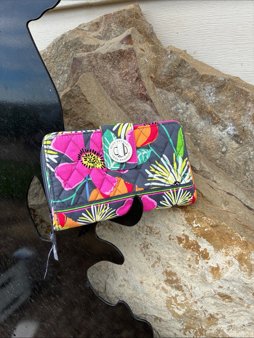 NWOT Vera Bradley RFID Turnlock Zip Around Wallet Floral Jazzy Blooms